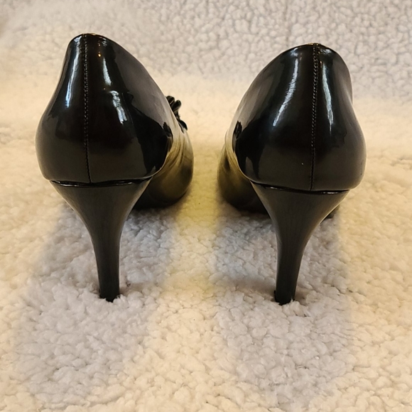 New Black Patent Leather Heels - Picture 7 of 8